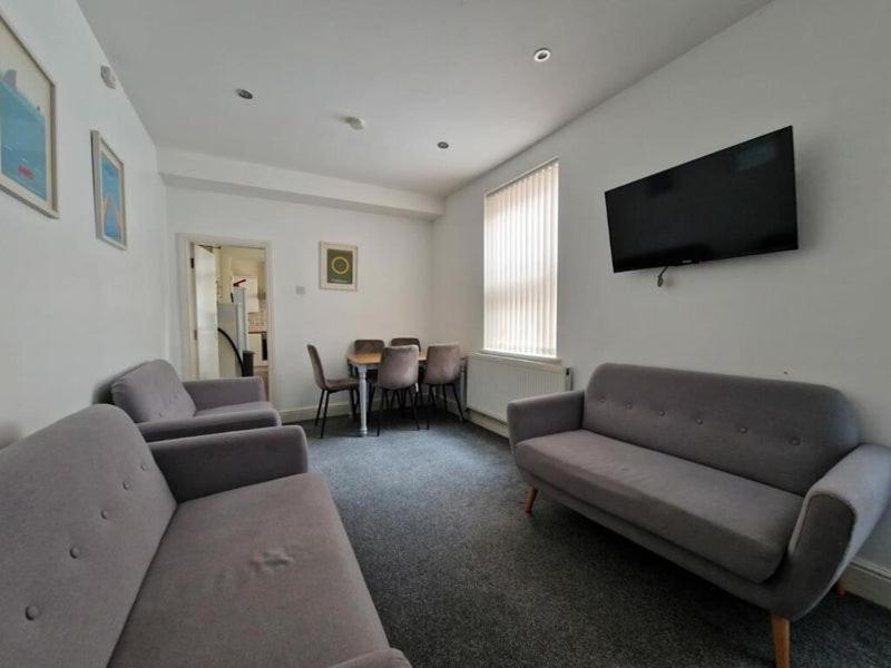Town Centre, Very Convenient Newcastle-under-Lyme Exteriör bild