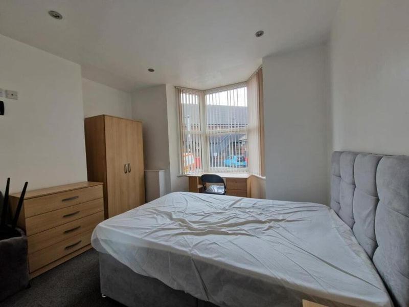 Town Centre, Very Convenient Newcastle-under-Lyme Exteriör bild