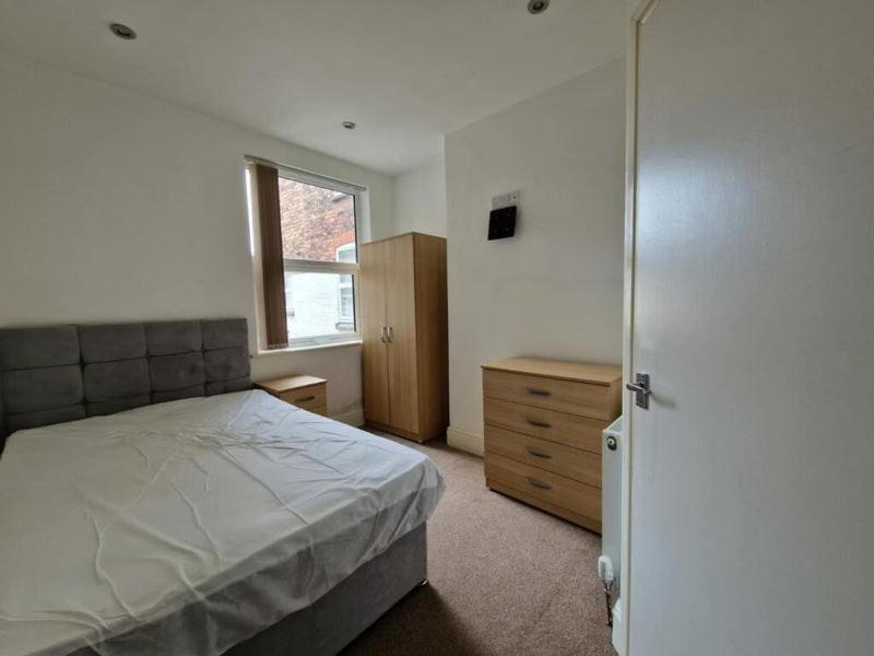 Town Centre, Very Convenient Newcastle-under-Lyme Exteriör bild
