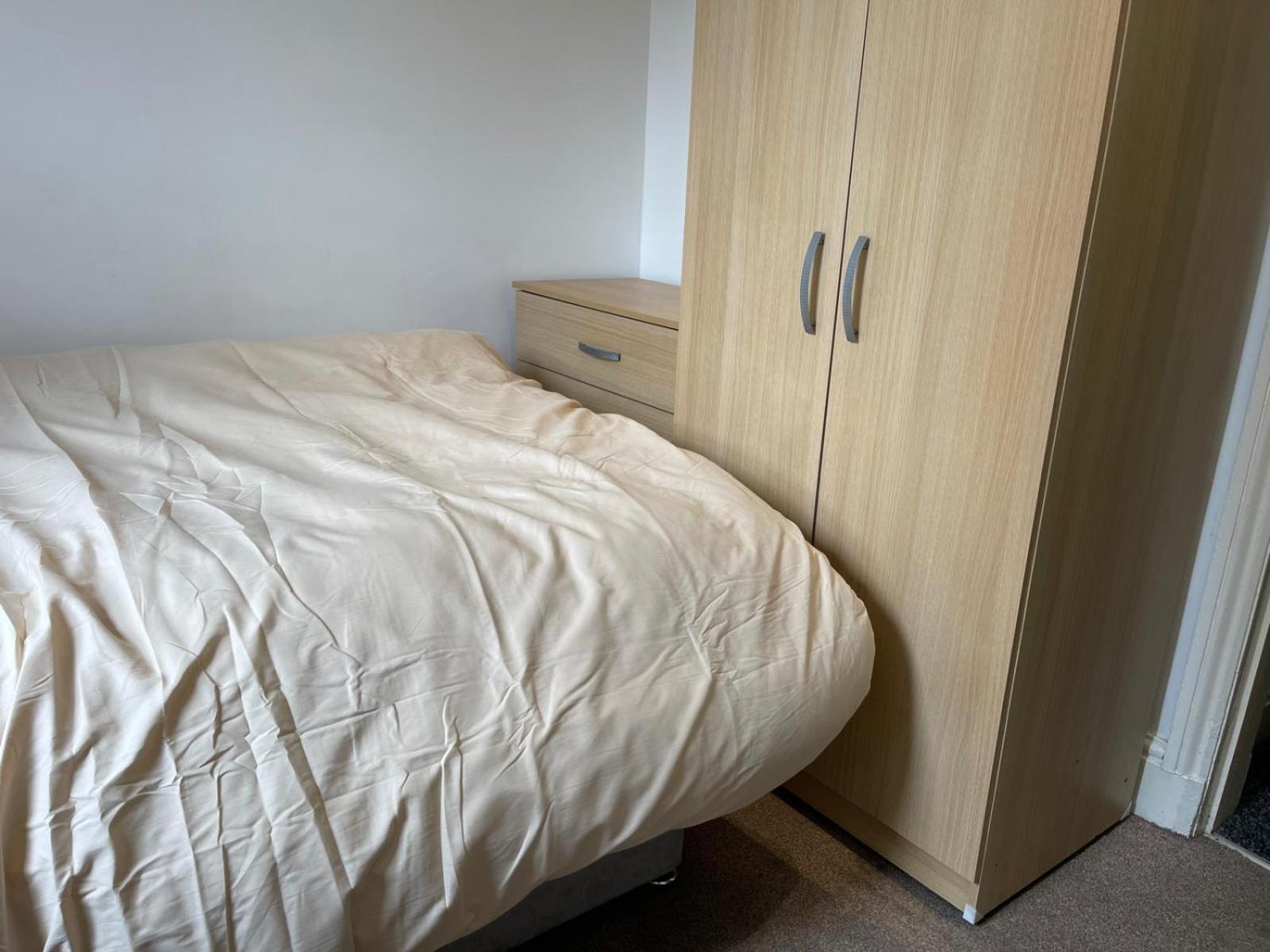 Town Centre, Very Convenient Newcastle-under-Lyme Exteriör bild