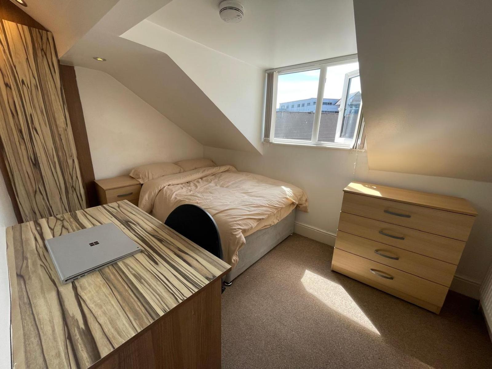 Town Centre, Very Convenient Newcastle-under-Lyme Exteriör bild