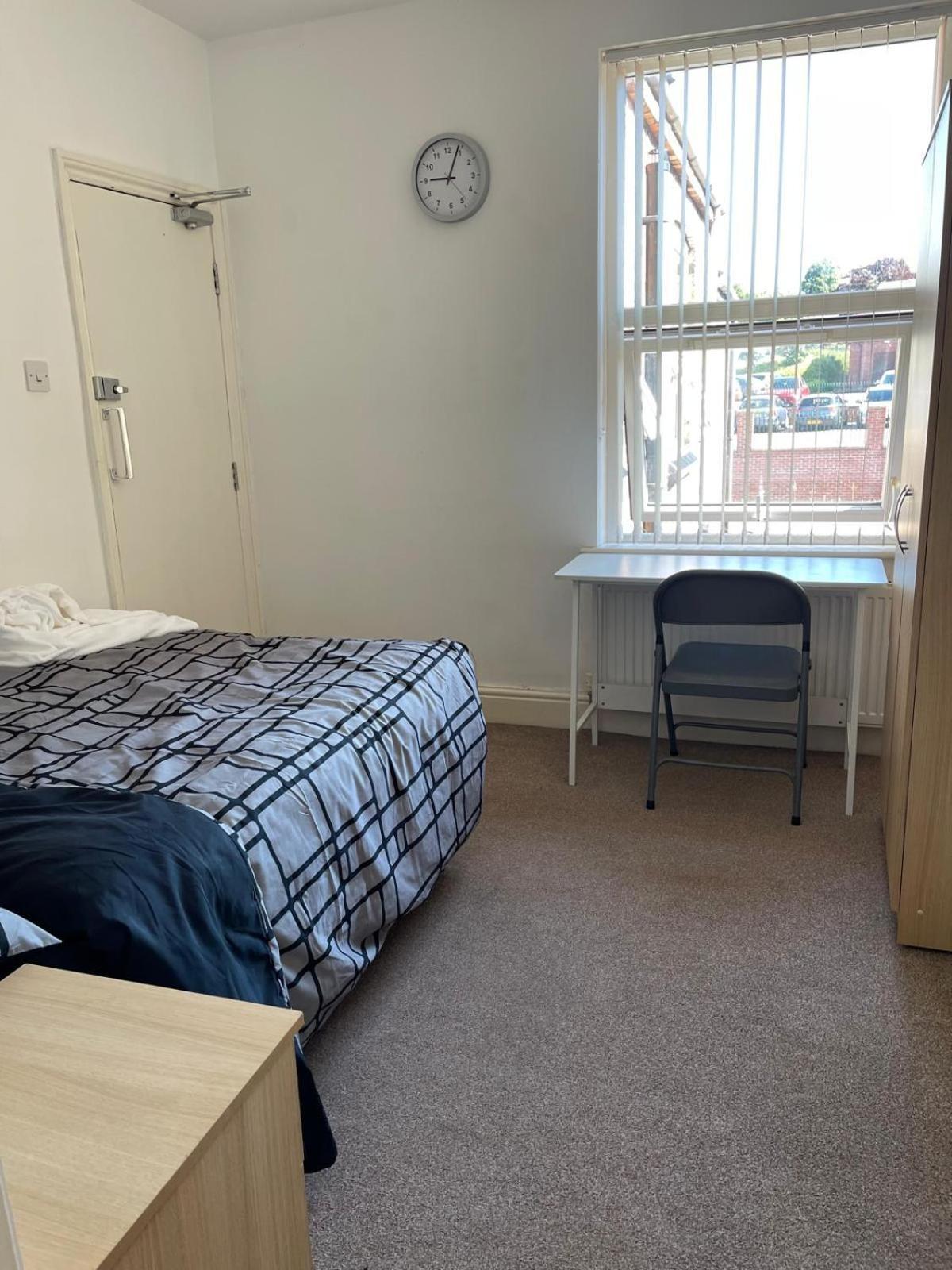 Town Centre, Very Convenient Newcastle-under-Lyme Exteriör bild
