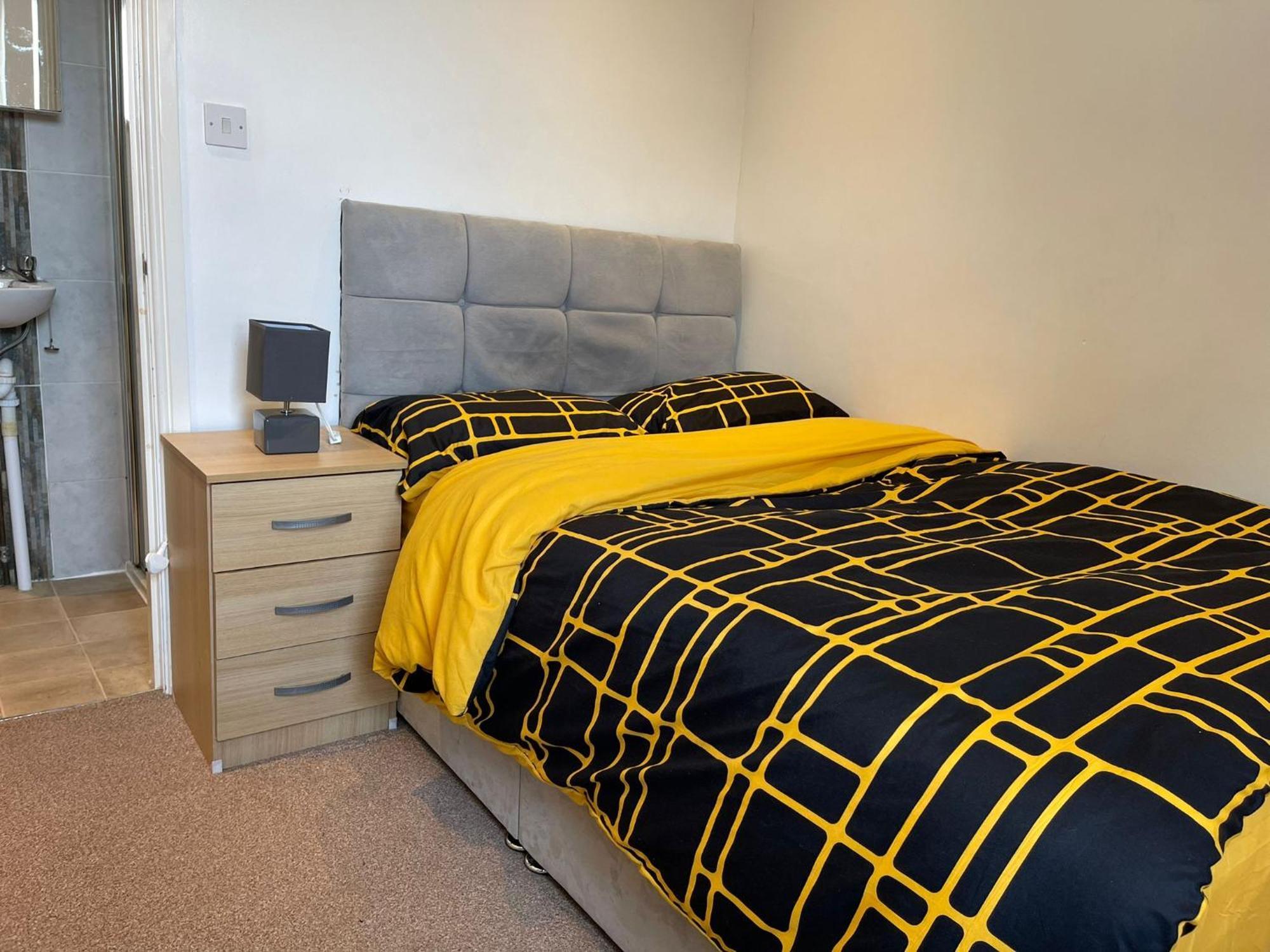Town Centre, Very Convenient Newcastle-under-Lyme Exteriör bild